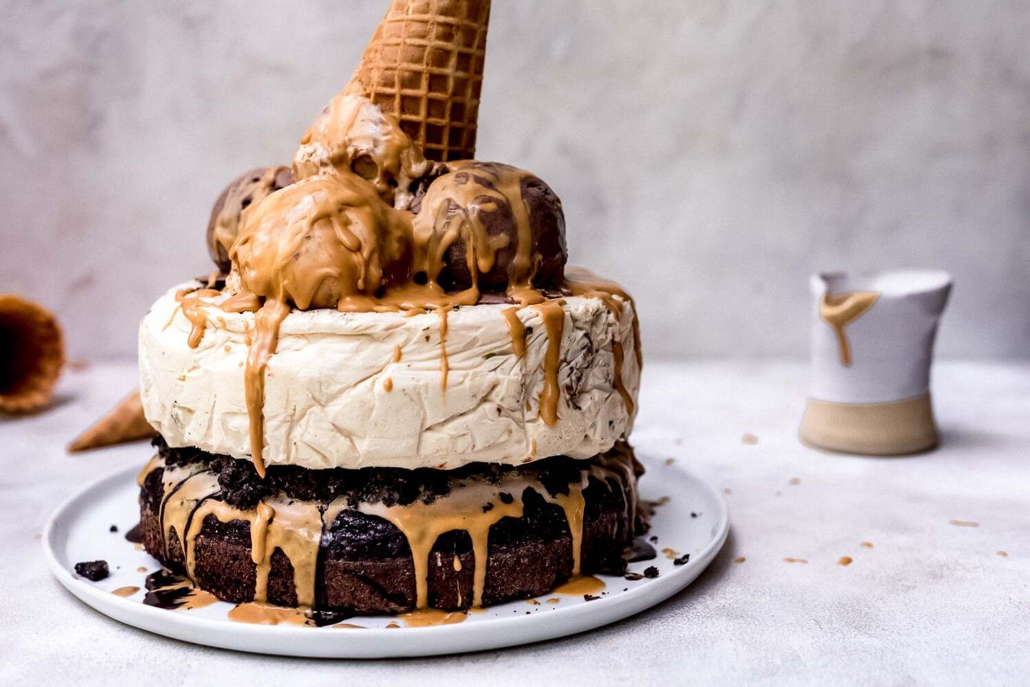 Ice Cream Sandwich Cake with Chocolate and Peanut Butter Sauce Recipe