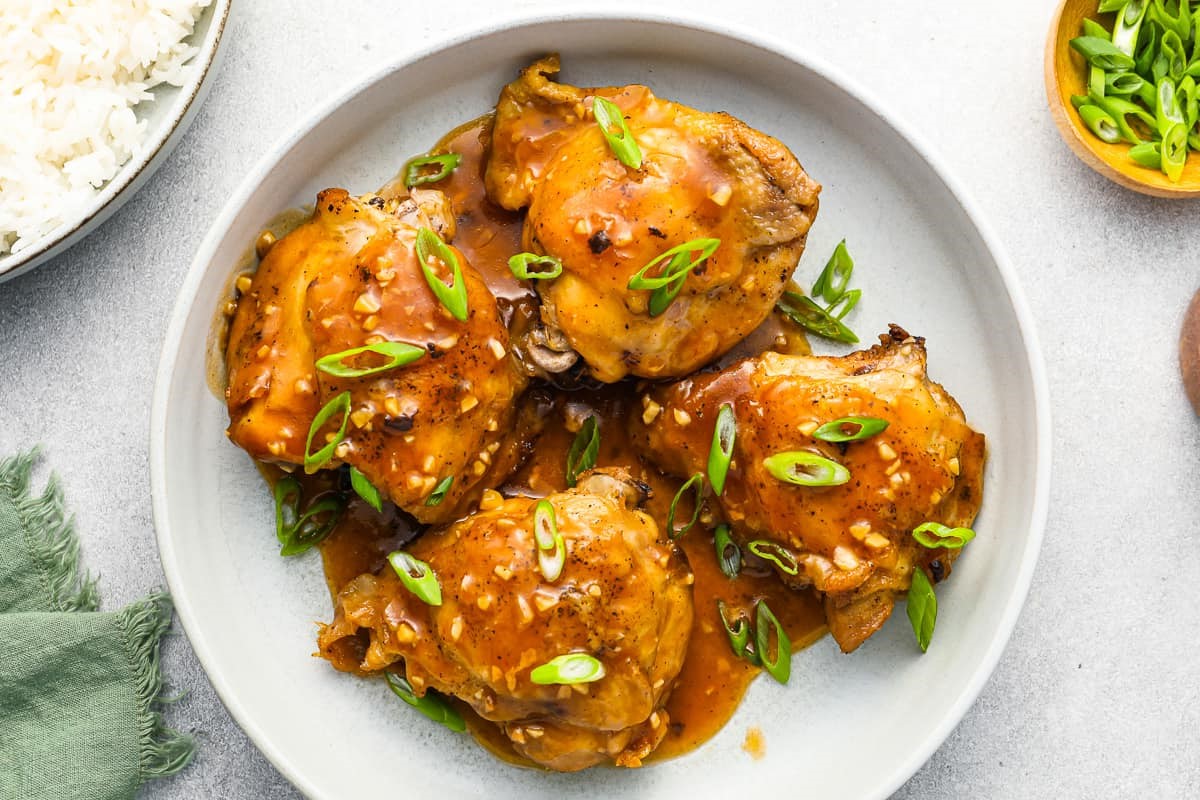 Instant Pot Chicken Thighs Recipe: Simple & Savory
