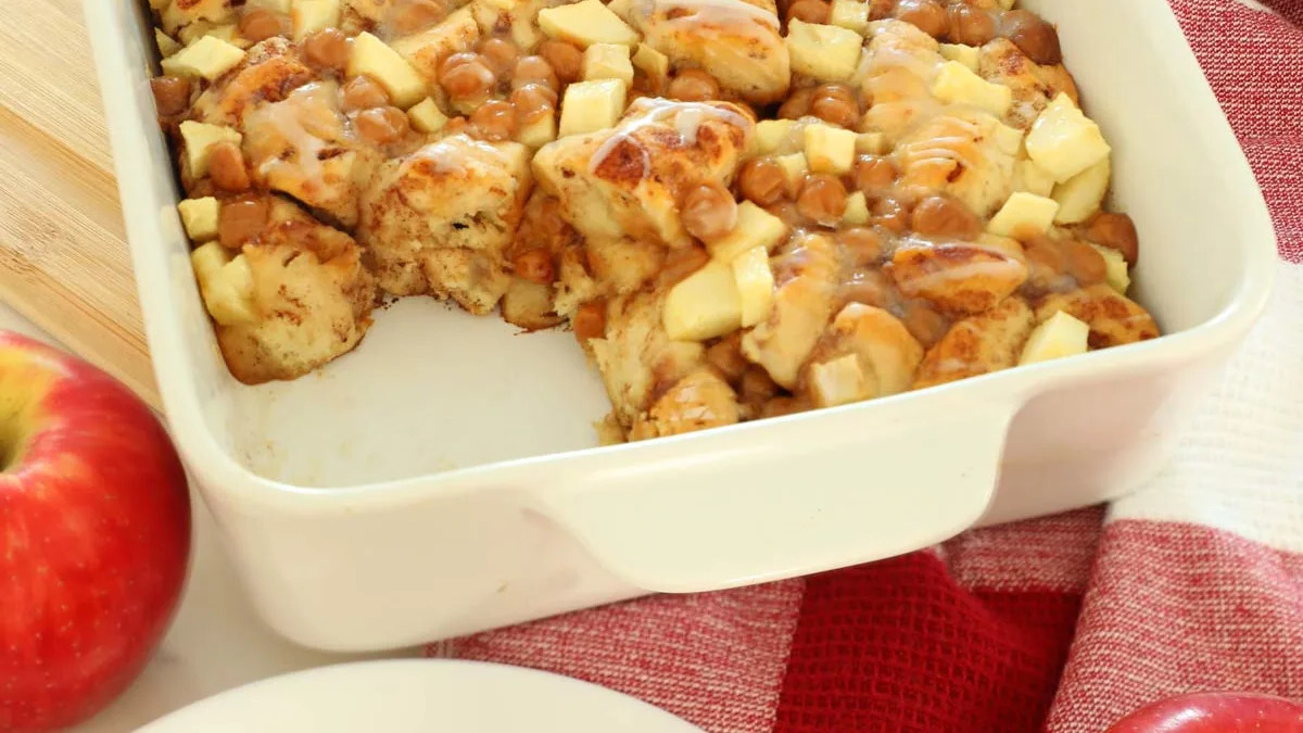 Caramel Apple Cinnamon Roll Casserole Recipe